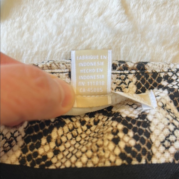 Stylish Michael Kors Snake Print Skirt - Black and Cream - Picture 5 of 8